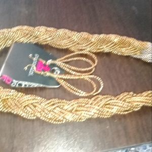 A rope necklace with earring set